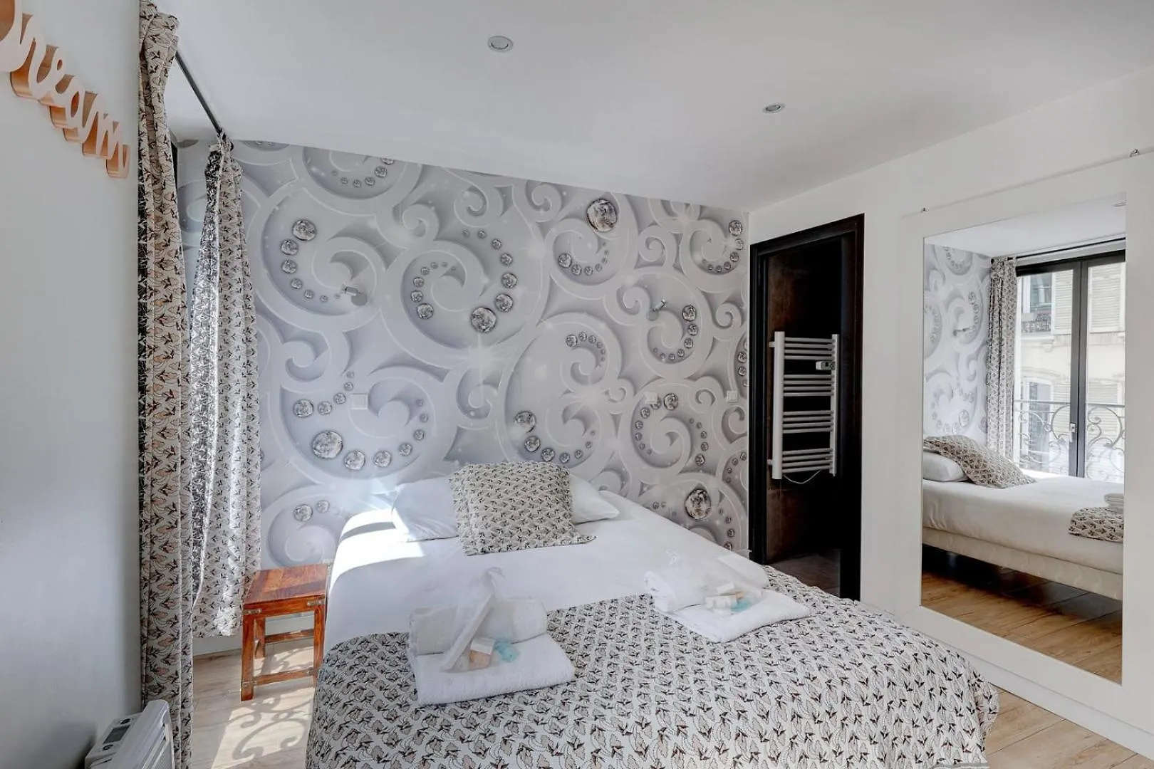 303 Simha - Superbe A Paris